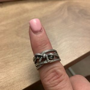 Pandora bow ring
